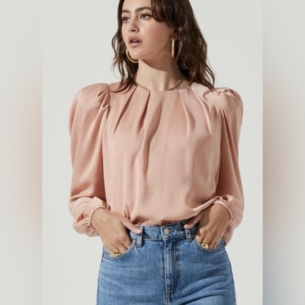 ASTR The Label Blush/Pink Puff Shoulder Long Sleeve Blouse, Round Neck, Size M